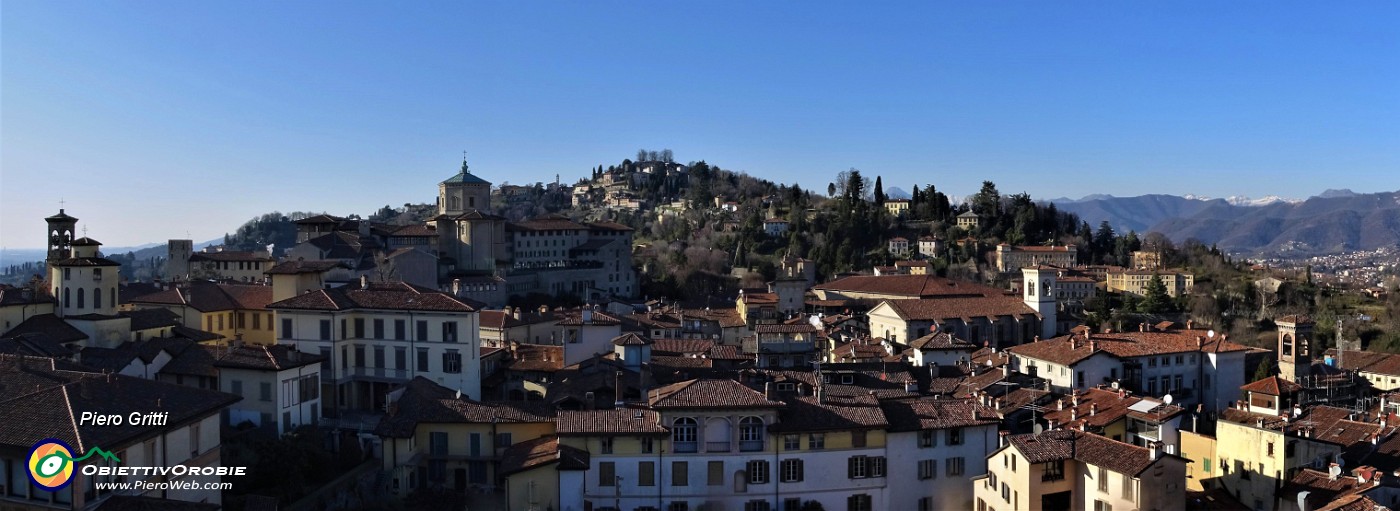 64 Dalla Torre Civica-Campanone vista ad ovest verso Citta Alta e San Vigilio.jpg